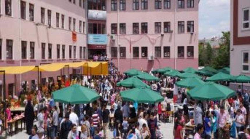 &Ouml;ğrenciler Kermeste &lsquo;misket&rsquo; Oynayıp Stres Attı