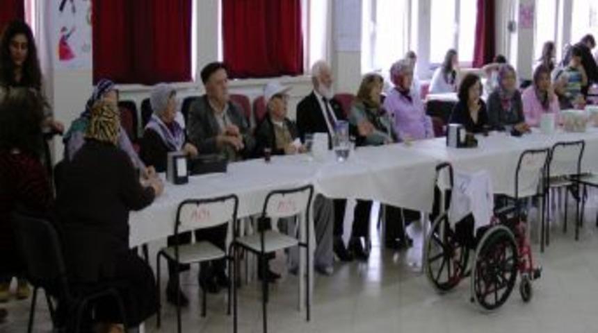 T&uuml;rkiye Gen&ccedil; Hayat Vakfı &Uuml;&ccedil; Nesli Buluşturdu