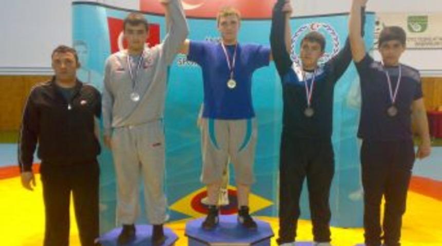 Sincan Belediyesi G&uuml;reş&ccedil;ileri Başarıya Doymuyor