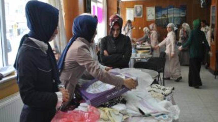 Hakkari'de Ihtiya&ccedil; Sahibi &Ouml;ğrenciler Yararına Kermes D&uuml;zenlendi