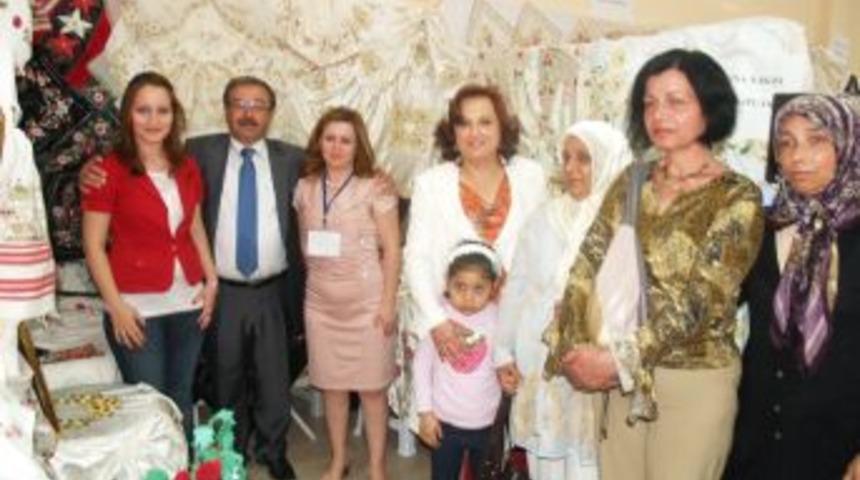 Gelibolu Halk Eğitimi Merkezinin Yıl Sonu Karma Sergisi Yapıldı.