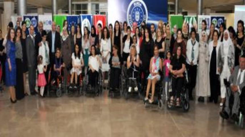 &lsquo;&Uuml;&ccedil; Y&uuml;rek El Ele Projesi&rsquo;yle 40 Engelli Ak&uuml;l&uuml; Sandalyeye Kavuştu