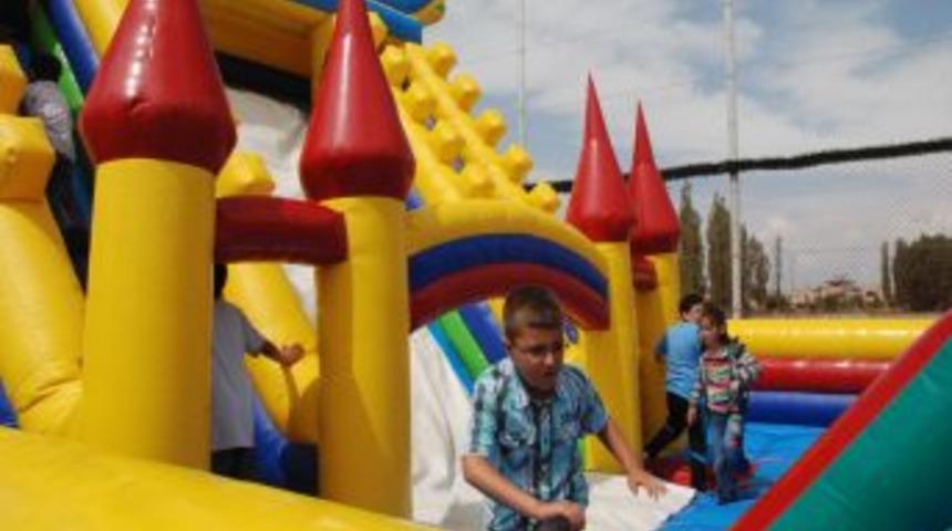 &Ouml;ğrenciler Bir Yılın Stresini Attı