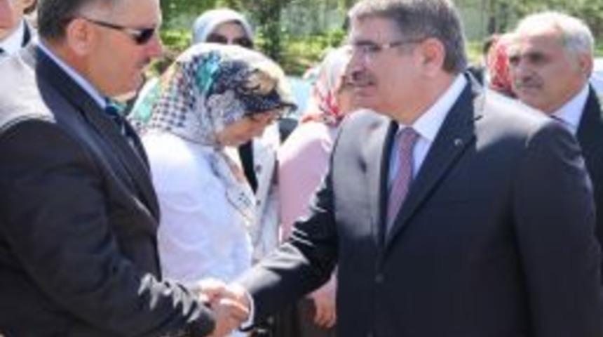 İ&ccedil;işleri Bakanı İdris Naim Şahin Sakarya'da