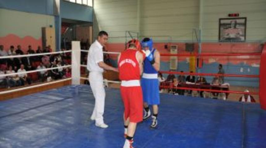 Mamaklı Minik Boks&ouml;rler Madalyaları Topladı