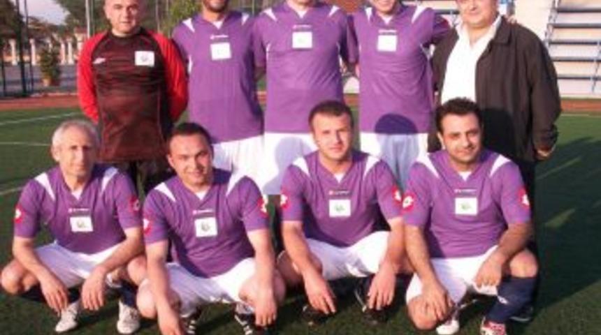 İzmit Belediyesi Birimler Arası Futbol Turnuvası Kıran Kırana Ge&ccedil;iyor