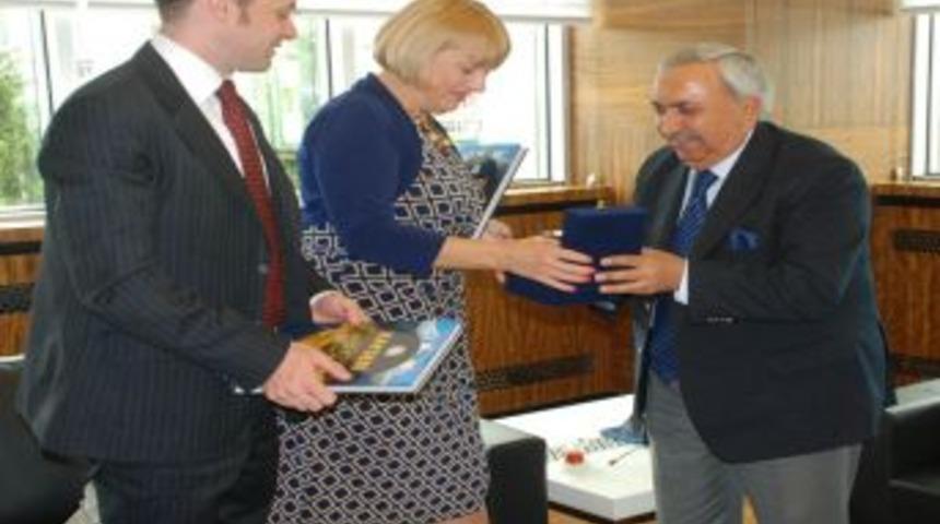 İngiliz M&uuml;steşar Cherrie: Kayseri&rsquo;ye Fahri Konsolos Atamak Istiyoruz