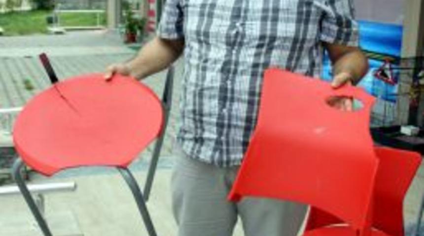 Hesabı Beğenmeyen &Uuml;niversiteliler Lokantayı Birbirine Kattı