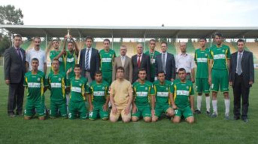 H&uuml;k&uuml;ml&uuml;ler Futbol Turnuvasında &Ouml;zg&uuml;rl&uuml;kspor Şampiyon