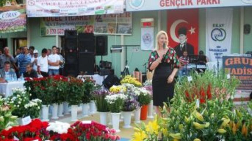 &Ccedil;i&ccedil;ek Festivali Menderes'i Renklendirecek