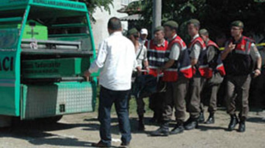 Kendisiyle yaşayan eniştesini &ouml;ld&uuml;rd&uuml;