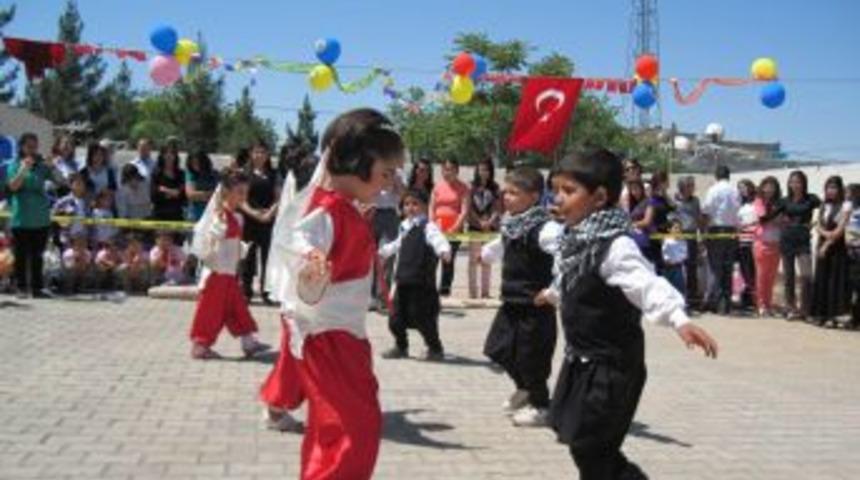 Derik'te Anaokulu &Ouml;ğrencilerinin Yıl Sonu G&ouml;sterileri İlgiyle İzlendi