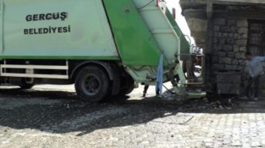 Sıcak Havada Halk Sağlığını Tehdit Eden &Ccedil;&ouml;pler Toplanıyor