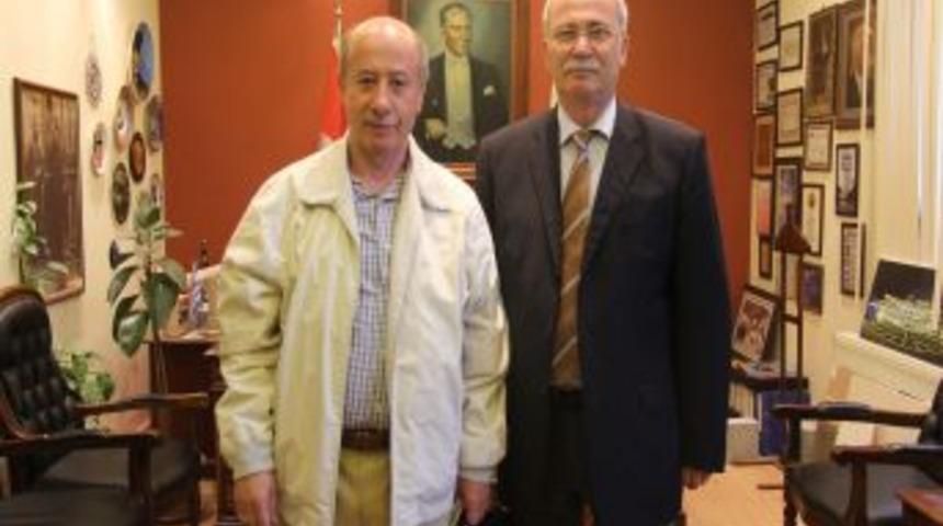 Eski Kaymakam T&uuml;t&uuml;nc&uuml;'den Başkan Akova&rsquo;ya Ziyaret