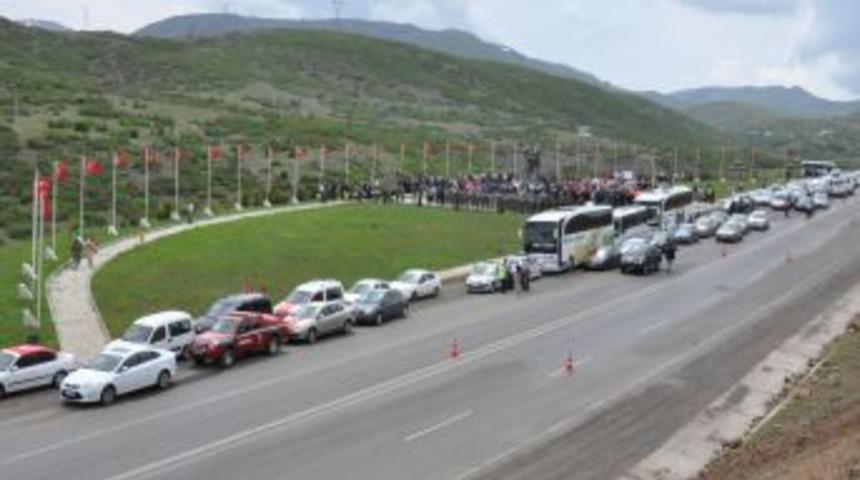 Bing&ouml;l'de, 1993 Tarihinde Şehit Edilen 33 Asker T&ouml;renle Anıldı