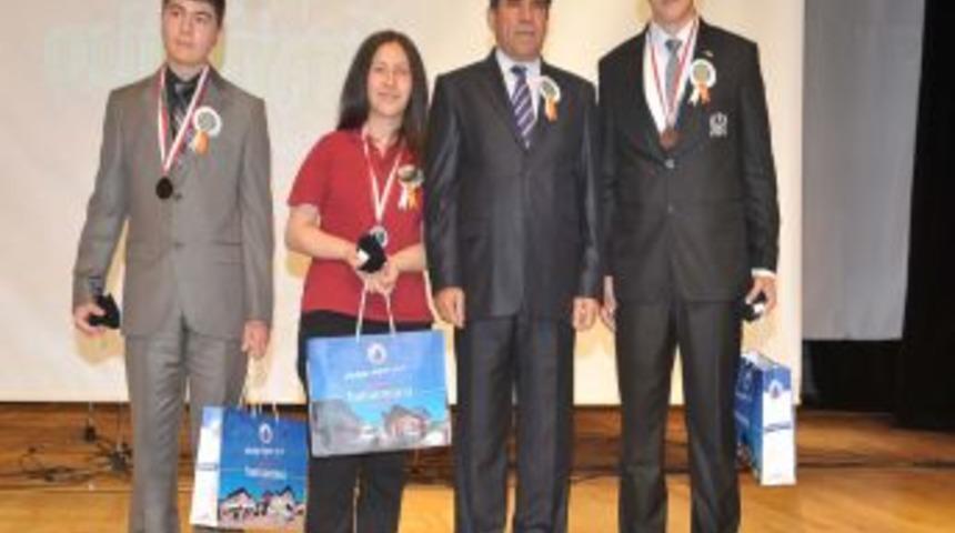 Şiir Olimpiyatları&rsquo;nın Gen&ccedil; Şairleri &Ouml;d&uuml;llerini Aldı