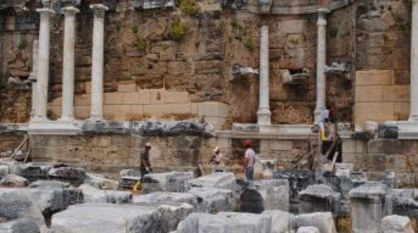 Side Anıtsal &Ccedil;eşme'de Yaz D&ouml;nemi Restorasyon &Ccedil;alışması Başladı