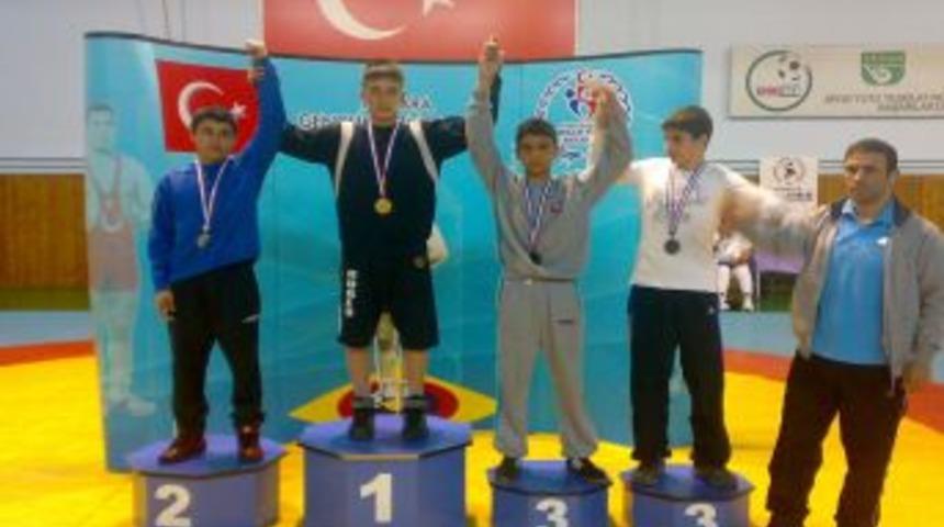 Sincan Belediyesi Güreşte Dereceye Doymuyor