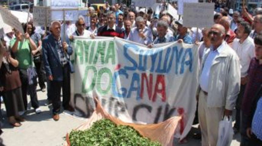 Rizeli'nin &Ccedil;ay &Ouml;fkesi Dinmiyor