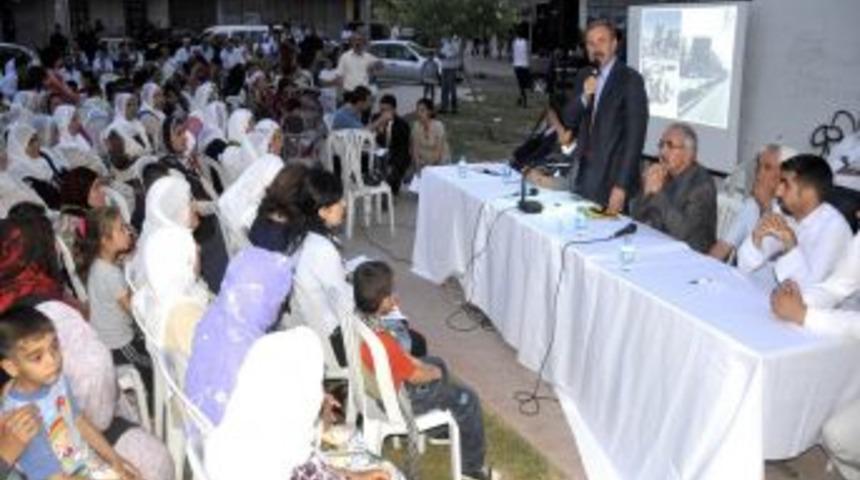 Akdeniz Belediyesi'nin Halk Toplantıları S&uuml;r&uuml;yor