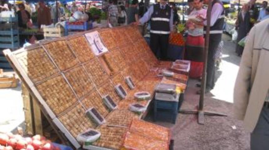 İzmit Belediyezi Zabıta Ekipleri Pazarı Denetledi