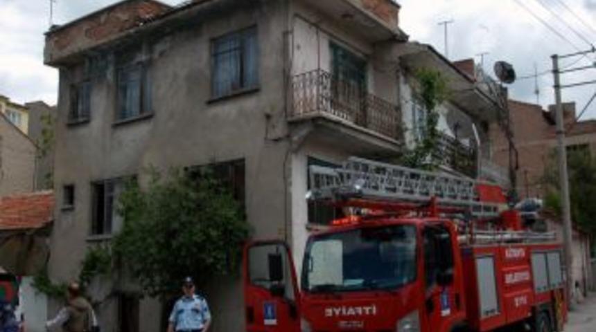 Yaşlı Vatandaş Evinde &Ccedil;ıkan Yangında Hayatını Kaybetti