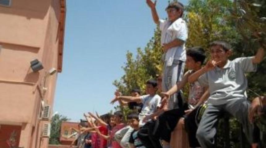 Kızıltepeli Rap&ccedil;i Jojo &Ouml;ğrencileri Coşturdu