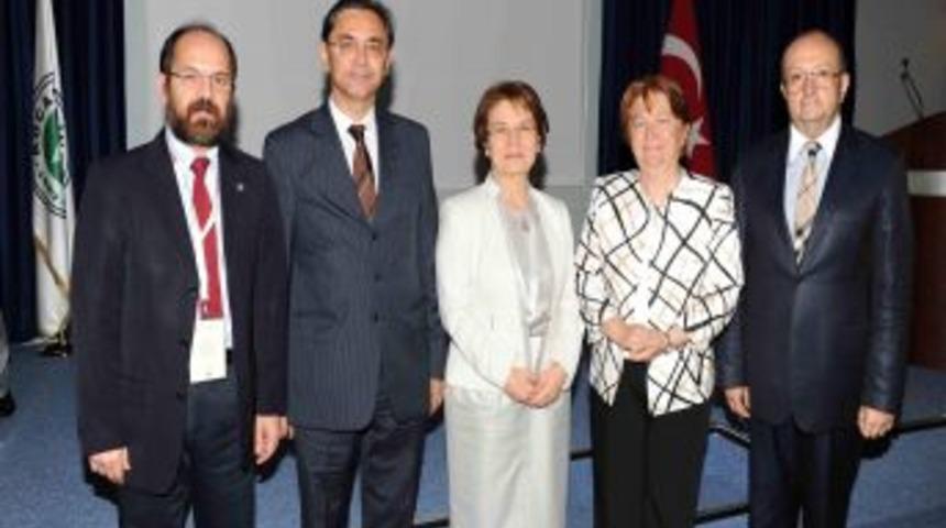 T&uuml;rkiye &Uuml;niversiteleri Sağlık Birimleri Enstit&uuml;leri Toplantısı Kocaeli'de Yapıldı