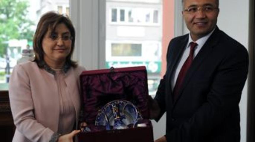 Bakan Şahin: İsteyen Istediğini Dinleyemez