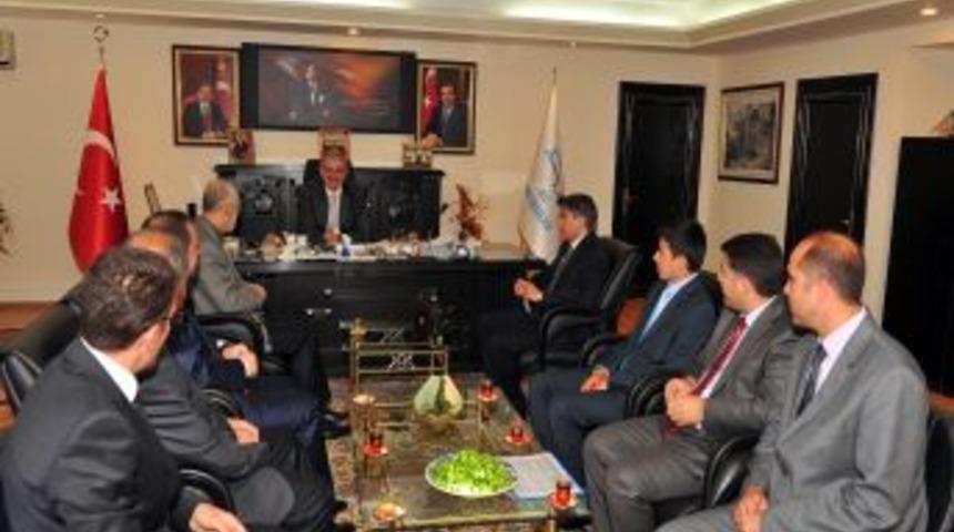 Vali Karaloğlu, Kur'an-I Kerim'i En G&uuml;zel Okuyan &Ouml;ğrenciyi Altınla &Ouml;d&uuml;llendirdi