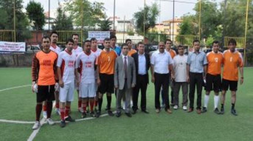 Siirt'te 2. Kurumlar Arası Halı Saha Futbol Turnuvası Başladı