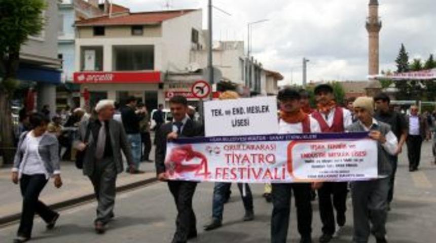 Uşak'ta Okullar Arası 4. Tiyatro Festivali