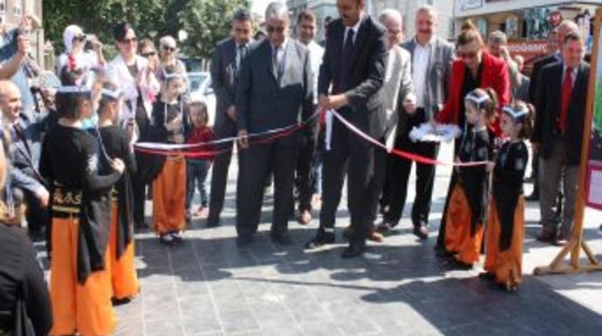 Başkan Bayram, Minik &Ouml;ğrencilerin Sergisini Gezdi