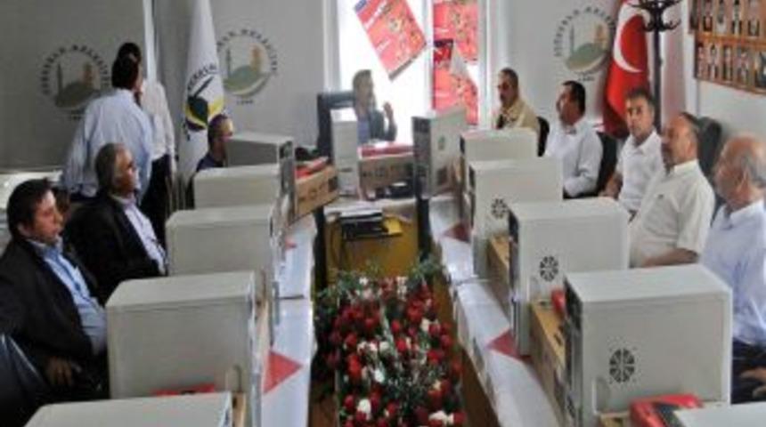 Sungurlu Belediyesi Muhtarlara Bilgisayar Hediye Etti