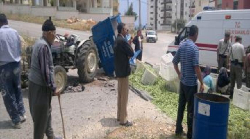 Silifke'de Tarım İş&ccedil;ilerini Taşıyan Trakt&ouml;r Devrildi: 7 Yaralı