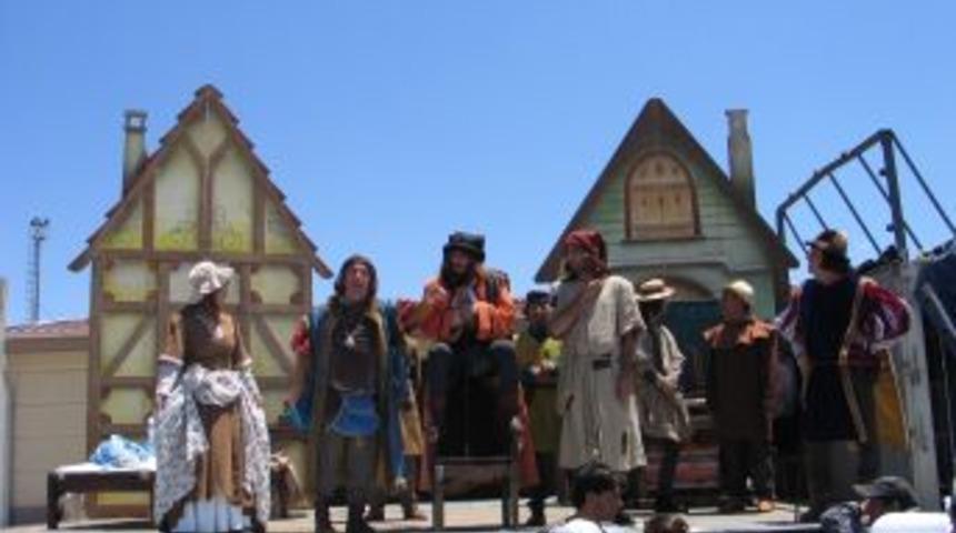 Konteynır Kentte Tiyatro Sahnelendi