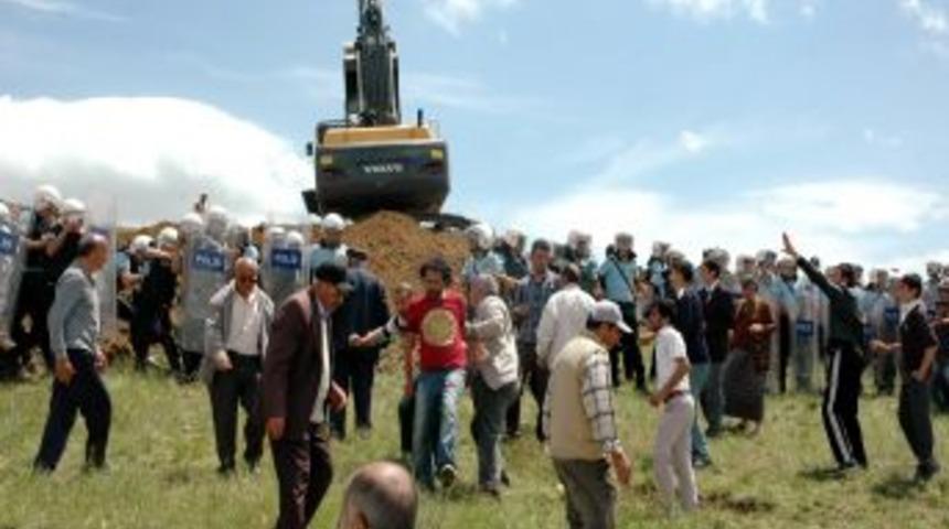Başkent'te İnşaat Firmasının Yol A&ccedil;ma &Ccedil;alışması Sırasında Gerginlik