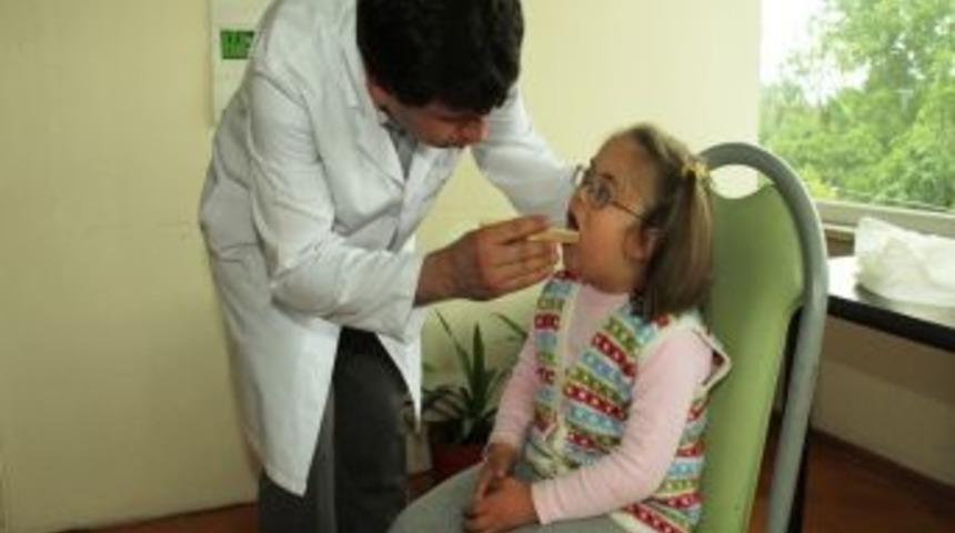 Engelli &Ouml;ğrencilere Diş Taraması