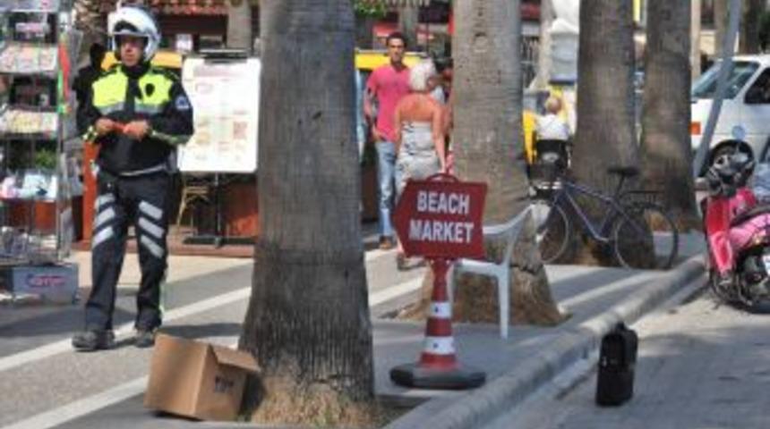 Marmaris'te Ş&uuml;pheli &Ccedil;anta Paniği