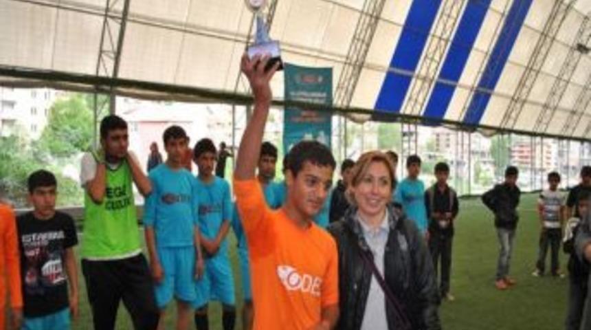 Hakkari'de Sodes Ligi Futbol M&uuml;sabakaları Final Ma&ccedil;ıyla Son Buldu