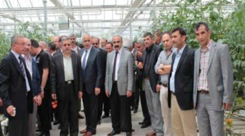 Sendikalar &Ccedil;umra Şeker'i Gezdi