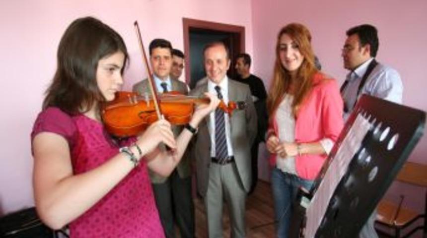 Erzurum B&uuml;y&uuml;kşehir Belediyesi Gen&ccedil;lik Merkezi'nden &Uuml;cretsiz Kurs &Ccedil;ağrısı