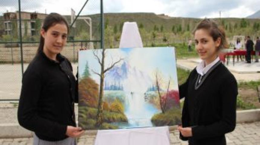 &Ouml;ğrenciler &Uuml;nl&uuml; Ressamları Aratmadı