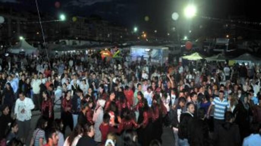 Ke&ccedil;i&ouml;ren'de Karadeniz Festivali Başladı