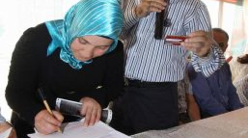 Yardıma Muhta&ccedil; Bin Aileye Eğitim Yardımı