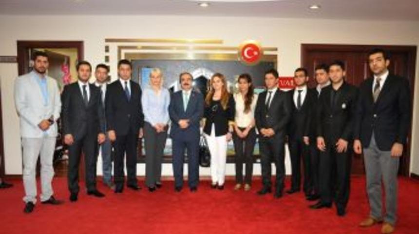 AK Gen&ccedil;lik Vali Coş&rsquo;u ziyaret etti