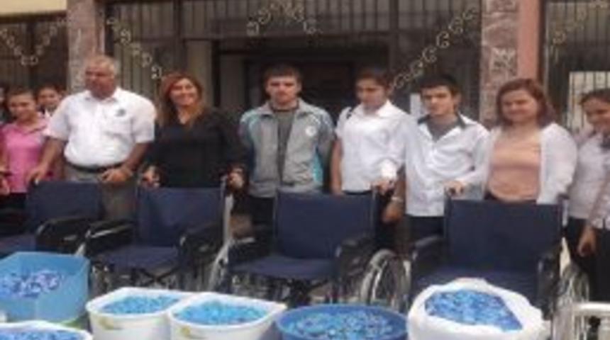 &Ouml;ğrencilerin Topladığı Mavi Kapaklar 5 Engelliye Sandalye Oldu