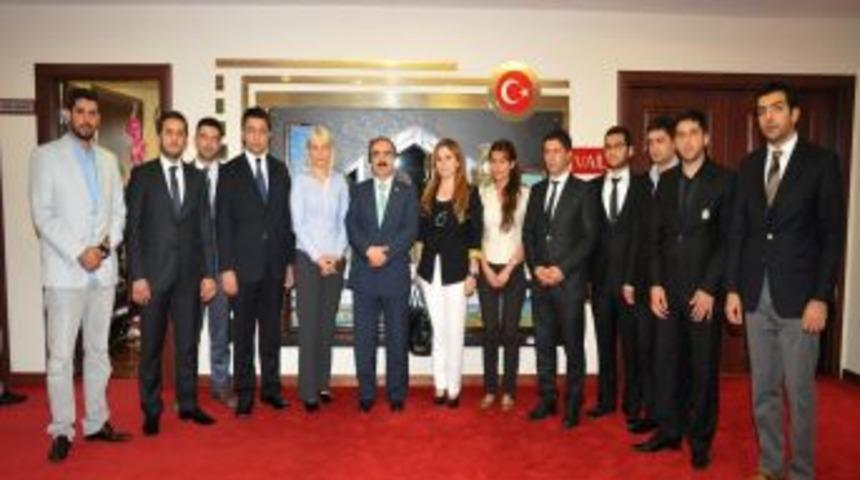 Adana Ak Gen&ccedil;lik Vali Coş'u Ziyaret Etti