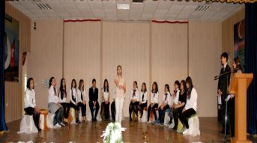 &Ouml;ğrencilerin Şiir Dinletisi B&uuml;y&uuml;k Beğeni Topladı