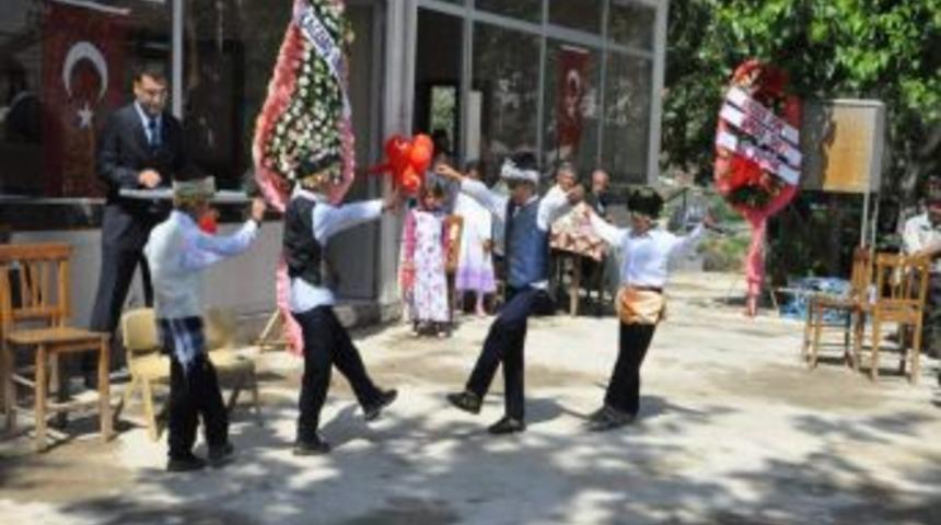 &Ouml;demiş'in Bozcayaka K&ouml;y&uuml;nde &Ccedil;ok Ama&ccedil;lı K&ouml;y Konağı